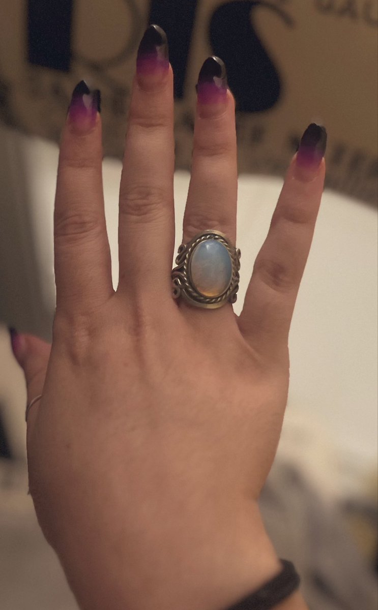 JadeGoddessBrat's tweet photo. Anillo regalito de @Labrujitadelsu 💜

💸 Reembolsos disponibles:
-Collar ~ 10€
-Tatus chorras (pagas el de mi mejor amiga también) ~ 16€ 

💸 #findom #femdom #paypig pagafantas pelele humanatm sumisofinanciero spoiledbratty spoilme goddess 💸 https://t.co/lzK9NZZesg