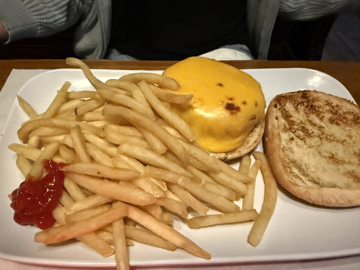 anthonymadamo's tweet photo. SHERWOOD’S 🐷🐔🐮#Larchmont https://t.co/ZIdvQQ3lL5