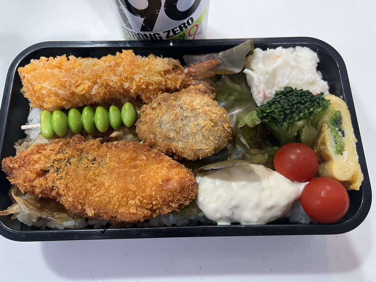 RViHF5SnqB84737's tweet photo. 高2のオベントー‼️

金曜日はフライ　デー‼️

いつまで続く⁉️
特ノリタル弁当🤣

#お弁当作り楽しもう部 
#お弁当作り 
#高校生弁当
#男子高校生弁当 https://t.co/VutIF0jEJN