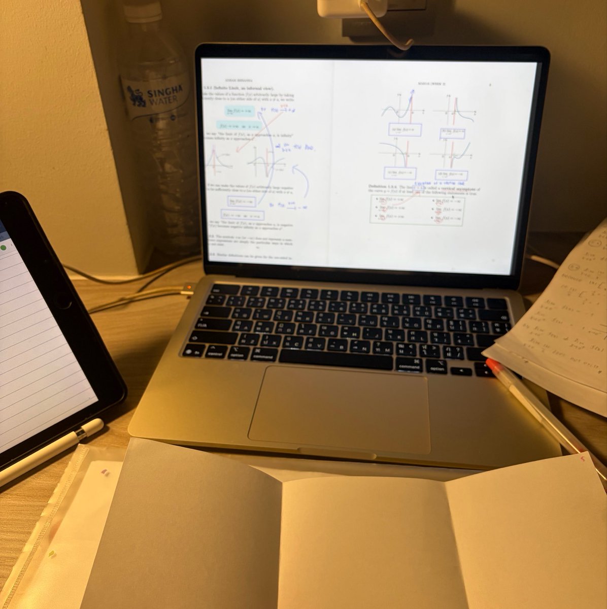 wtfbroool's tweet photo. midterm crisis 💆🏽‍♀️ https://t.co/irBEQTACzH