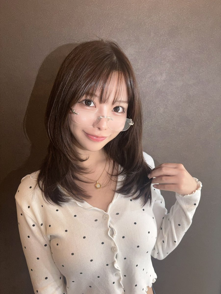 yua_fucuda's tweet photo. おはゆあ☀️.°
髪切ったよ✂️かあいい？

今日はオンラインサイン会たのしもね💕︎ https://t.co/gLzrlg4lRi