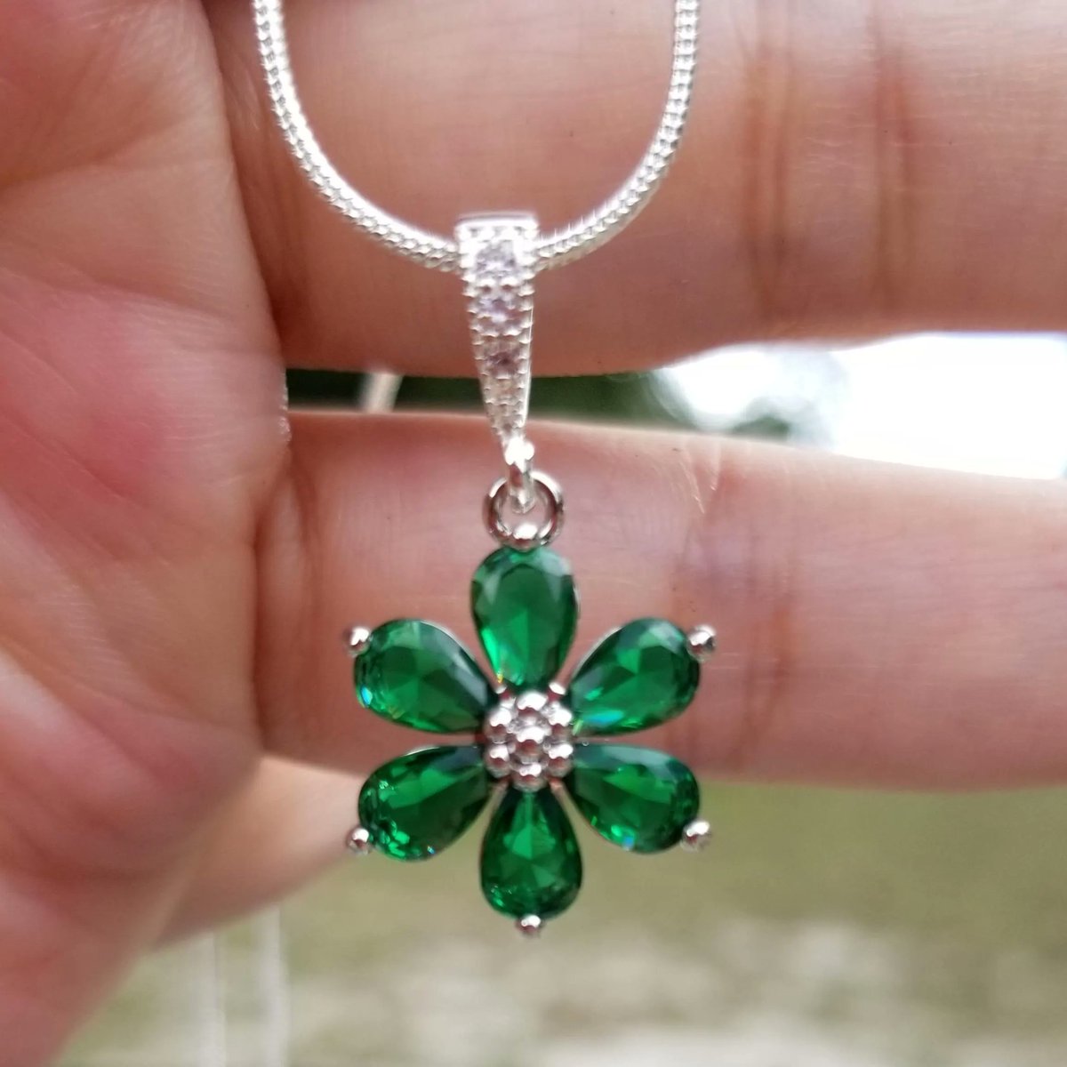 TrendingNowGift's tweet photo. Sterling Silver Emerald Flower Pendant Necklace #jewelry #necklace #silvernecklace #Handmadejewelry #giftforher #emerald #emeralds #emeraldjewelry #emeraldnecklace #floral #flowernecklace #wedding #bridal #semiformal #etsy
https://t.co/tmvwxhgRhP via @Etsy https://t.co/GFlNoNdf50