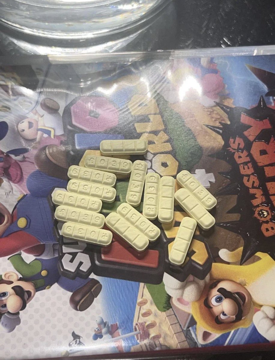 souljab0y67's tweet photo. Farmas ❤️
Need a pop?
#scripts #pills #xanax https://t.co/V4U24wjyoh