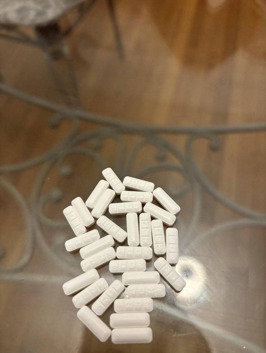 souljab0y67's tweet photo. Farmas ❤️
Need a pop?
#scripts #pills #xanax https://t.co/V4U24wjyoh