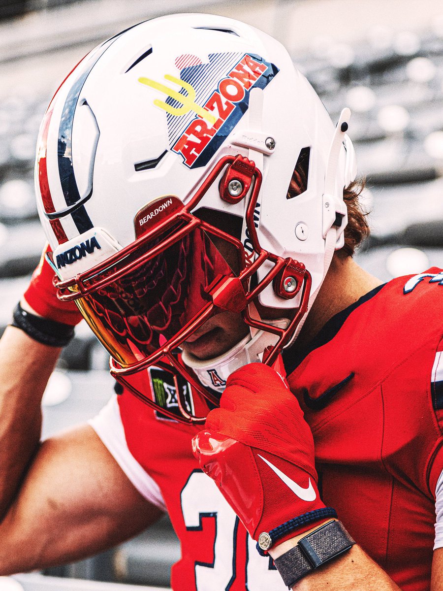 RandyRantly's tweet photo. Cactus Helmet

@ArizonaFBall will be rocking their cactus throwback helmets this weekend and I believe these are one of the best alternate helmets in the sport. Such a clean look with just enough detail.

Awesome Sauce Rating: 5/5 https://t.co/GrYGhD6mGq