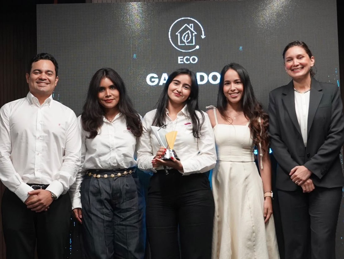Camarabaq's tweet photo. 🏆 GANADORES ECO | Producción Responsable

Micro y pequeña empresa

🥇 Agropecuaria CH S.A.S.
🎖️ Entrega: María Clemencia Sierra – @UninorteCO 

🥇 Transquiroga S.A.S. @transquiroga
🎖️ Entrega: Tomás Acosta – Miembro Junta Directiva CCB

Mediana y gran empresa

🥇 Fibratech International S.A.S.
🎖️ Entrega: Mireylle Julliard – CCB

🥇 PROMISOL S.A.S. @Promisoloficial
🎖️ Entrega: @GuardelaLuisma  – Miembro Junta Directiva CCB