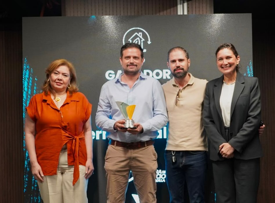 Camarabaq's tweet photo. 🏆 GANADORES ECO | Producción Responsable

Micro y pequeña empresa

🥇 Agropecuaria CH S.A.S.
🎖️ Entrega: María Clemencia Sierra – @UninorteCO 

🥇 Transquiroga S.A.S. @transquiroga
🎖️ Entrega: Tomás Acosta – Miembro Junta Directiva CCB

Mediana y gran empresa

🥇 Fibratech International S.A.S.
🎖️ Entrega: Mireylle Julliard – CCB

🥇 PROMISOL S.A.S. @Promisoloficial
🎖️ Entrega: @GuardelaLuisma  – Miembro Junta Directiva CCB