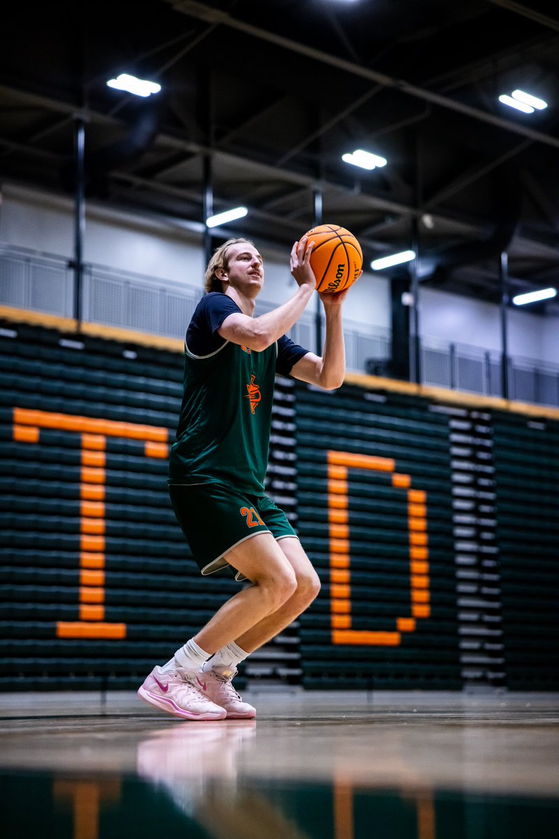 UTDALLAS_MBB's tweet photo. Back in the lab🧪

#Whoosh https://t.co/hYfxlf4Zby