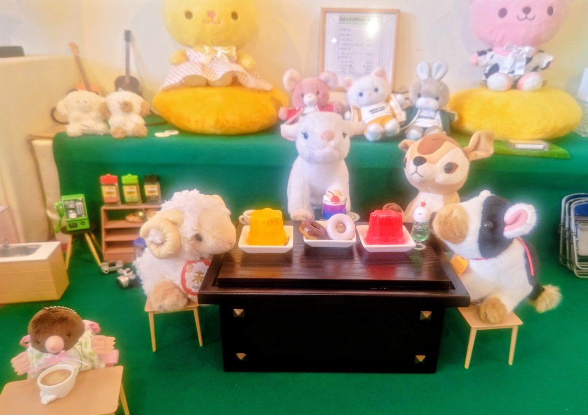 ystk_shiroi's tweet photo. 🐐やぁ未さん！🐏あっ、ヤギさんこんにちは！🐐後で僕たちの牧場に遊びにおいでよ！🐏うん！🐐ウシ今からお客様来るよ、あっ来た！こちら未さんだよ！🐮モー知ってるよ！我らは偶蹄目のなかまだよ☺️🐐🐏へぇ～🐮同じ仲間の鹿さんも呼んでお茶しよう☺️＃吉徳 ＃吉徳 ＃ぬいぐるみ ＃干支ぬいぐるみ未 https://t.co/qZWA3KAKIP
