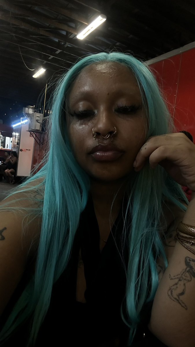TyNitraaa's tweet photo. Blue https://t.co/LCARNsqAFo