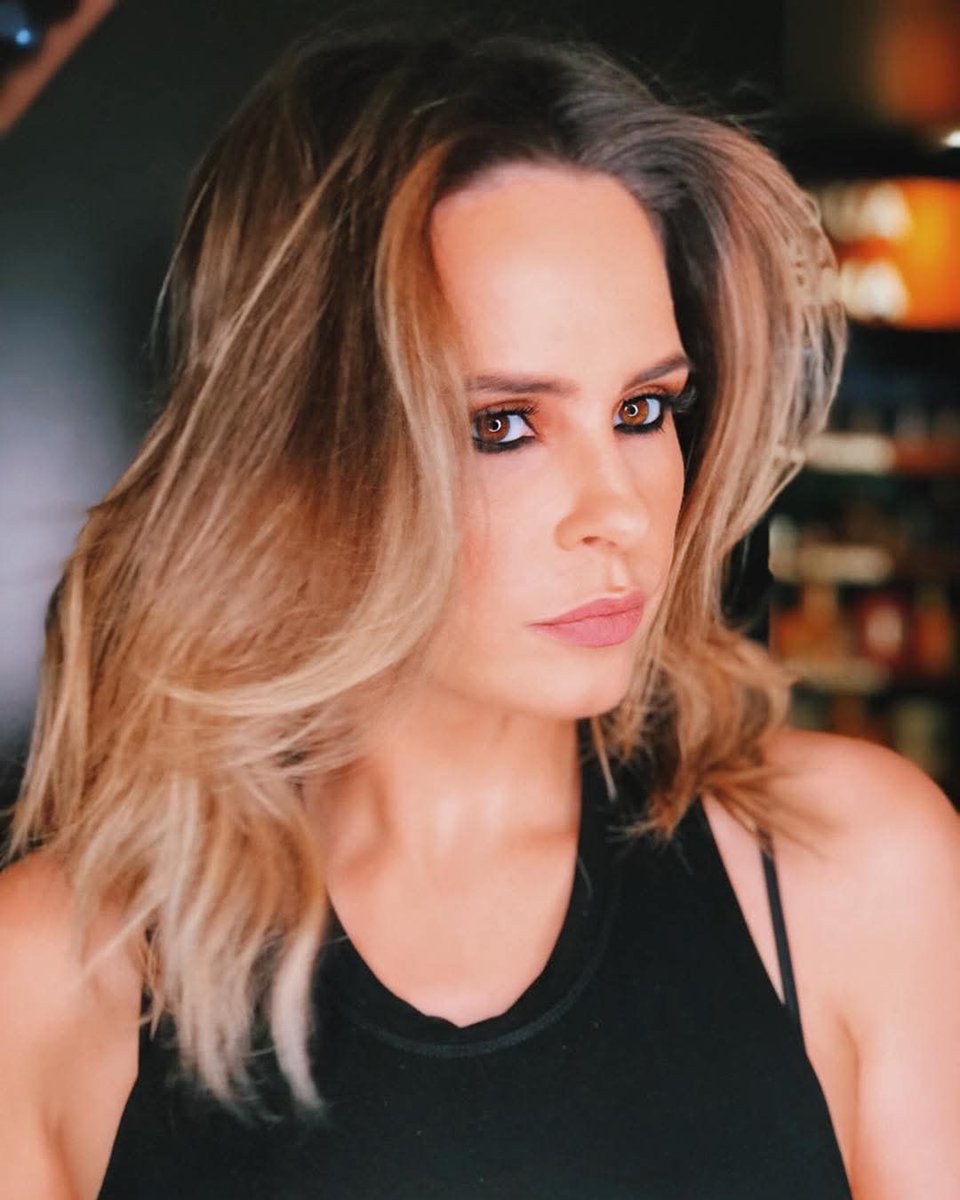 ana_major15936's tweet photo. ANA TE AMAMOS

Mulher mais linda do mundo❤️ https://t.co/AnHNWBiCKg