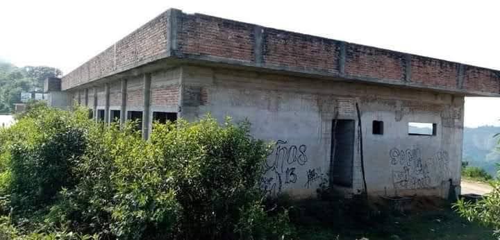 AndiHSnchez1's tweet photo. En #FilomenoMata hay un centro de salud inconcluso desde hace 10 años. Miles de personas enferman y no pueden curarse, una verdadera injusticia, como resultado de la insensibilidad de todos los gobiernos que han estado. #FaltanObrasParaElPueblo https://t.co/kjdHIdDjIP