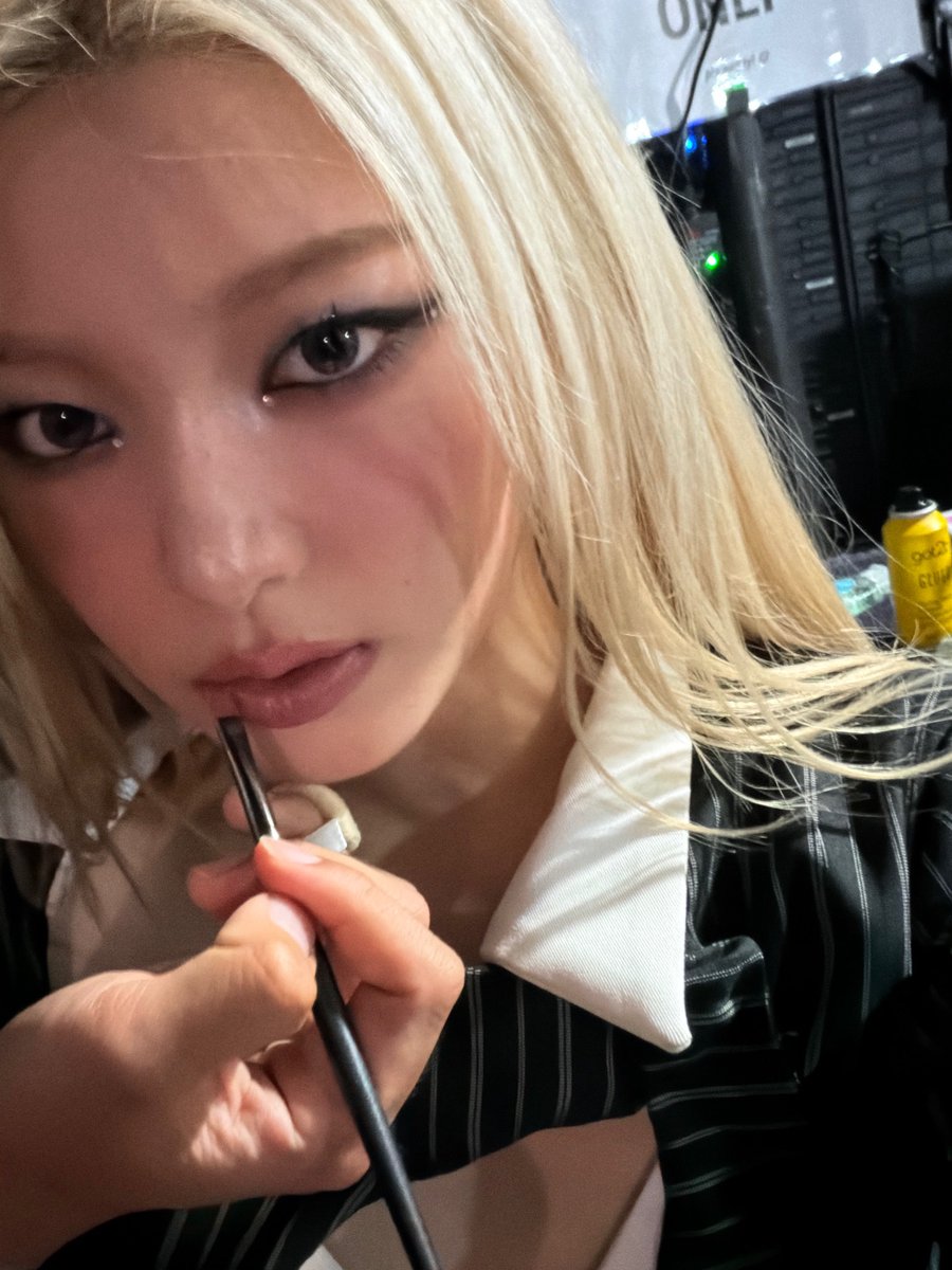 foryoonchae's tweet photo. weverse dm (eng)

🐚 (pic)
🐚 during the performance
🐚 lara is singing unlove u right now
🐚 on the stage

9:33 pm cest › 260917
「 #윤채 #YOONCHAE 🐚 #KATSEYE  」 https://t.co/nzy4vwNNy5