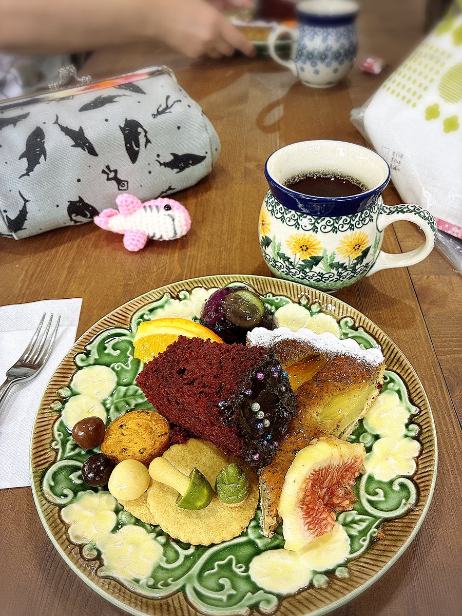 55minao's tweet photo. おはようたいよう☀️
本日より9/23ハンズ新宿6Fジュエルギルドに出展　皆様のお越しをお待ちしております

昨日のTABASAニットカフェ　🈵での開催ハロウィン🎃な店内で楽しく編み物レッスンしましたー����次回はもっとHalloween ドレスコードは🧙‍♀️です

#あみぐるみ #編み雑貨 #かぎ針編み #アフガン編み https://t.co/ICHXxlq5vN