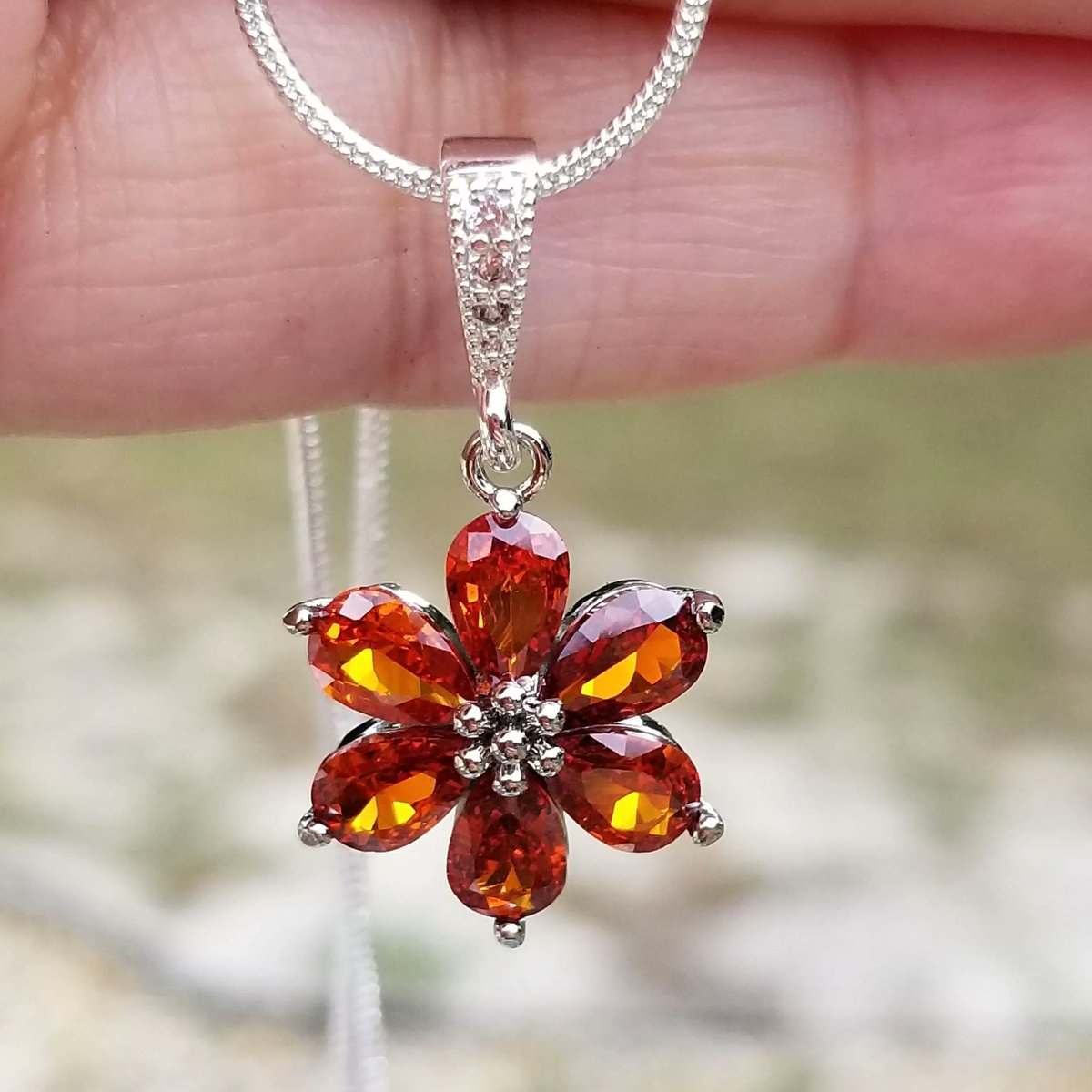 TrendingNowGift's tweet photo. Sterling Silver Garnet Flower Pendant Necklace #jewelry #necklace #silvernecklace #Handmadejewelry #giftforher #garnet #garnets #garnetjewelry #garnetnecklace #floral #flowernecklace #wedding #bridal #semiformal #etsy
https://t.co/myNOSz1UJP via @Etsy https://t.co/Av0SnCKhUu