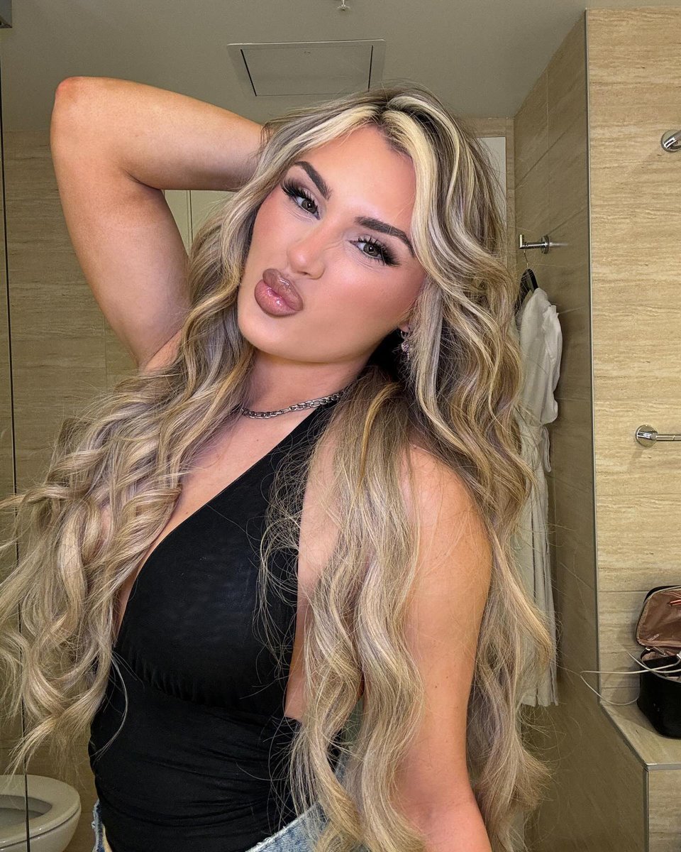 Tiffy0Clock's tweet photo. Face card never declines 🖤🩷💋 https://t.co/NyUgb4mOcV