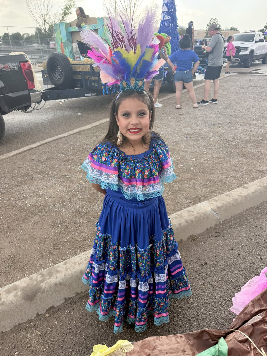 EAldaco_WDS's tweet photo. WDS is ready for the Homecoming festivities!!!@SurrattCubs https://t.co/TPN93s0dQl