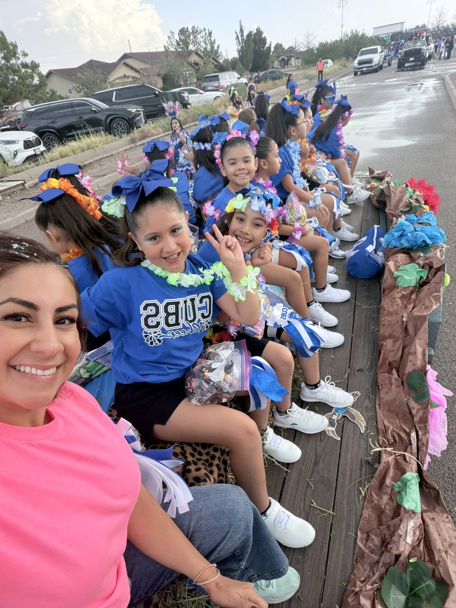 EAldaco_WDS's tweet photo. WDS is ready for the Homecoming festivities!!!@SurrattCubs https://t.co/TPN93s0dQl