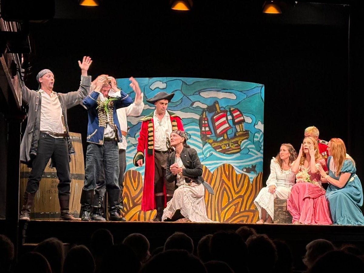 MadameFlora's tweet photo. Enjoying performing @OperaAnywhere  #ThePiratesOfPenzance at Chipping Norton Theatre. https://t.co/96acxq4tNF