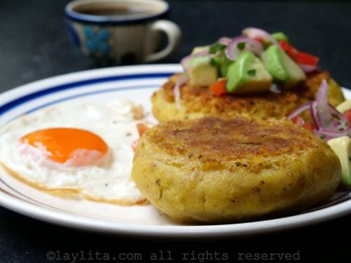 SKZ_Ecuador's tweet photo. @jypnation @Stray_Kids This or That 
version comidita 🤤

Pancakes o tortillas de verde?

#SKZenEcuador
#EcuadorNeedsStrayKids #BringSKZToEcuador
#RunitEcuador
@jypnation @Stray_Kids https://t.co/u9aPoLSPMn
