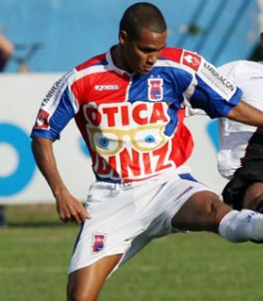 _andreyray's tweet photo. com o fim das bets veremos o retorno dos patrocínios orgânicos no futebol brasileiro, os patrocínios artesanais e com afeto https://t.co/7zMym54qZ4