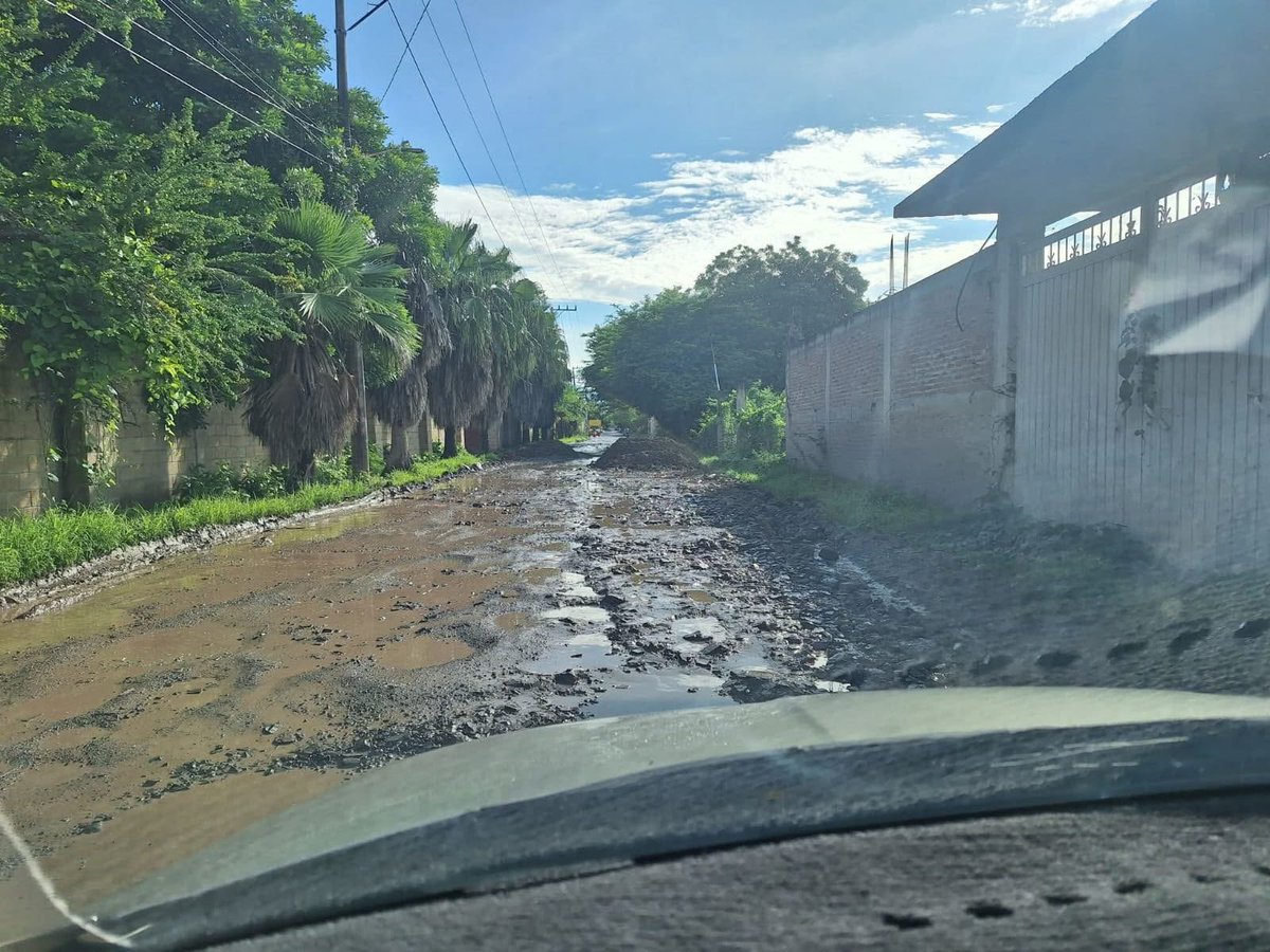 AdrianCarvajalG's tweet photo. #FaltanObrasParaElPueblo 
El gobierno federal debe atender las peticiones de obras públicas de las comunidades. El pueblo también tiene derecho a vivir con servicios dignos y condiciones adecuadas.
Antorcha está atento a que se respete al pueblo.
#FaltanObrasParaElPueblo https://t.co/BHsYgmTsPi