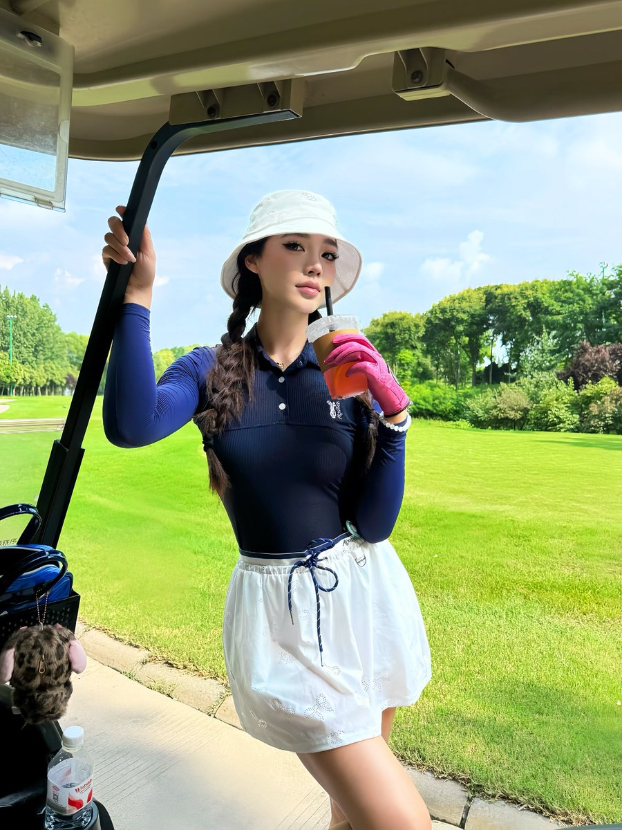 Valissa0wv's tweet photo. Swinging the club with good friends enjoying the sunshine, the course, and the simplest of joys. ⛳️ https://t.co/8ZMl4itoyK