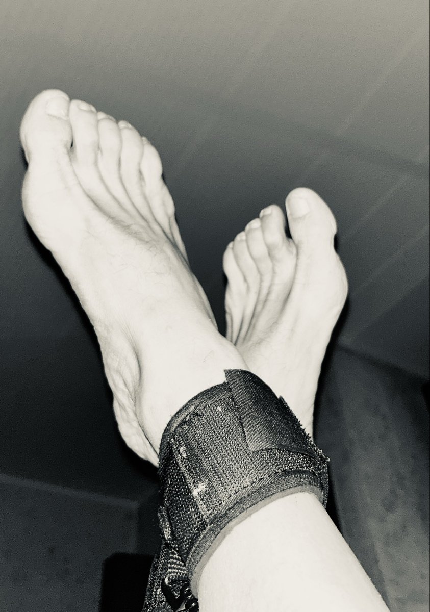 Redfeet900's tweet photo. La voglia di sesso sale … 💋💋💋 #feet #feetfetısh https://t.co/TQ17QBrL4C