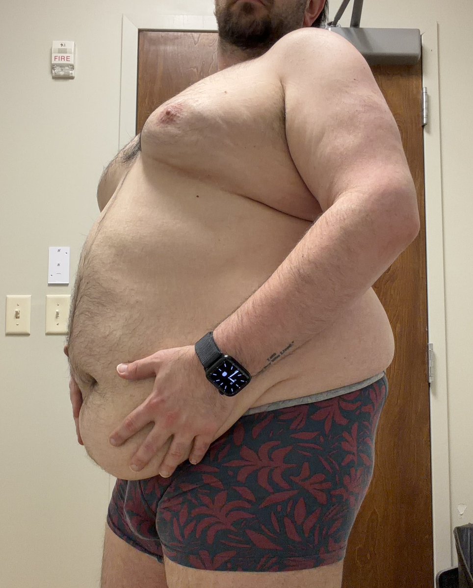 barrett_koda's tweet photo. Lorge #bear #chubbyguy #belly #gay https://t.co/U92qAtRYya