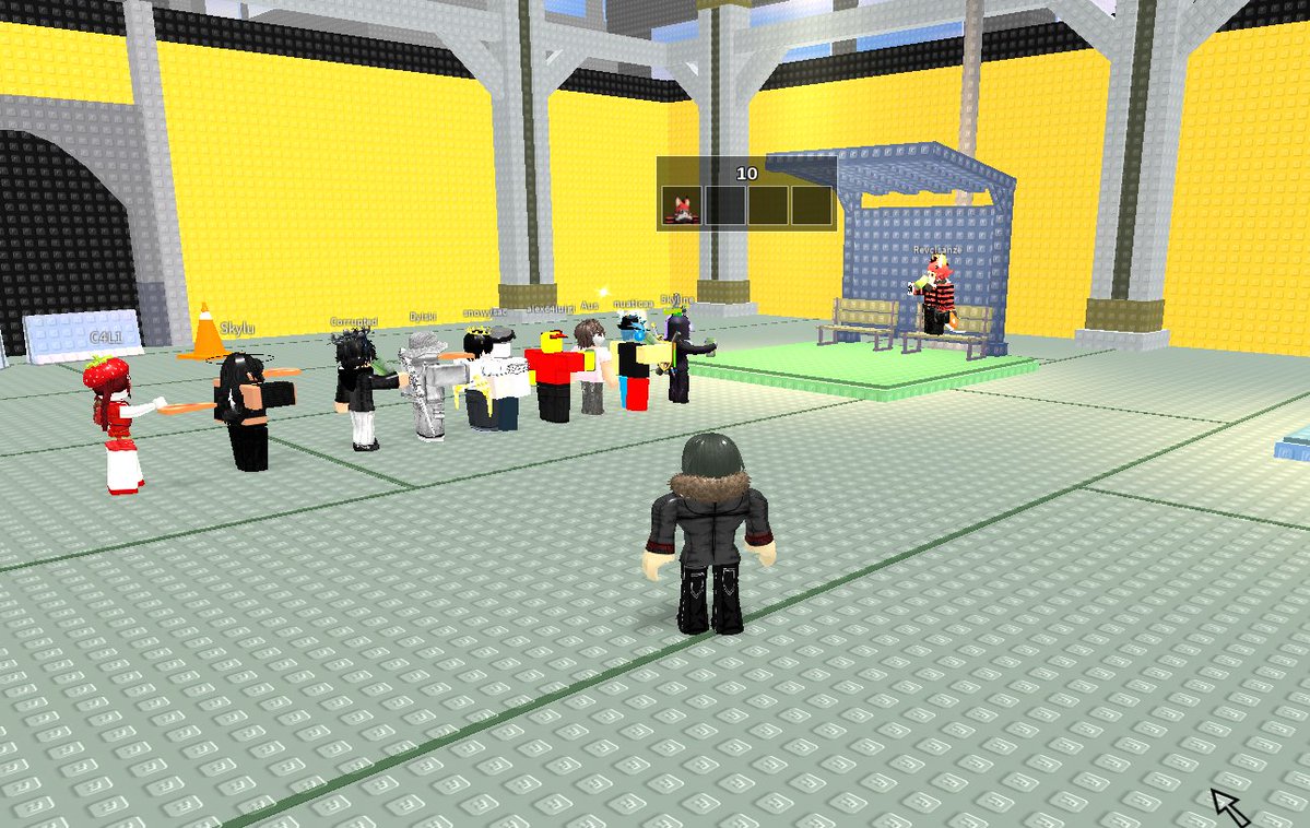 ImA_Boi4's tweet photo. roblox event so bugged people are making solo queue lines https://t.co/Hdvdq9guKU