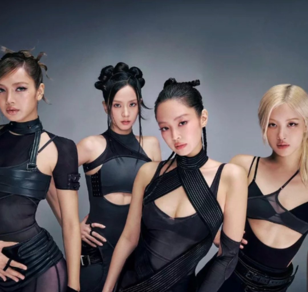 AboutMusicYT's tweet photo. All BLACKPINK members have now released solo music this year. https://t.co/zAq3jifGPK