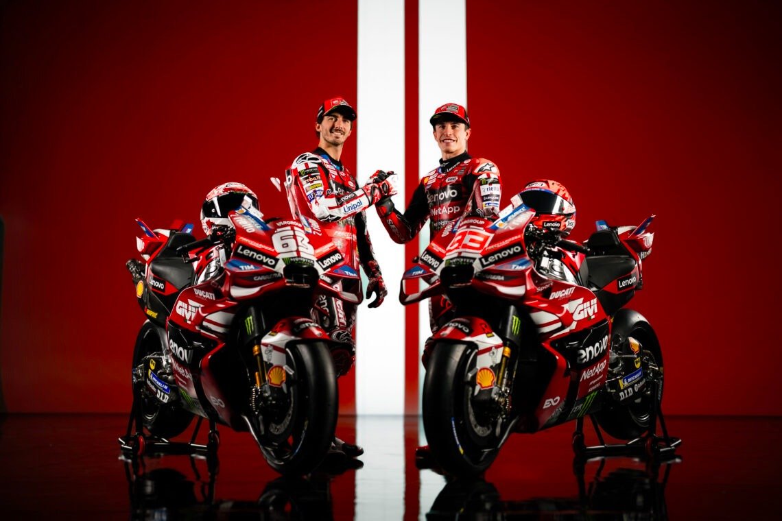 RGINTERNETPRESS's tweet photo. 🏁Austria: Duelo por el Título🏁
El Mundial de MotoGP llega a Spielberg más apretado que nunca. Marc Márquez y Jorge Martín se presentan igualados a 274 puntos en la previa del GP de Austria, disputa 15 del calendario.
Artículo Completo: https://t.co/aoygQE8wha https://t.co/To151gcyGV