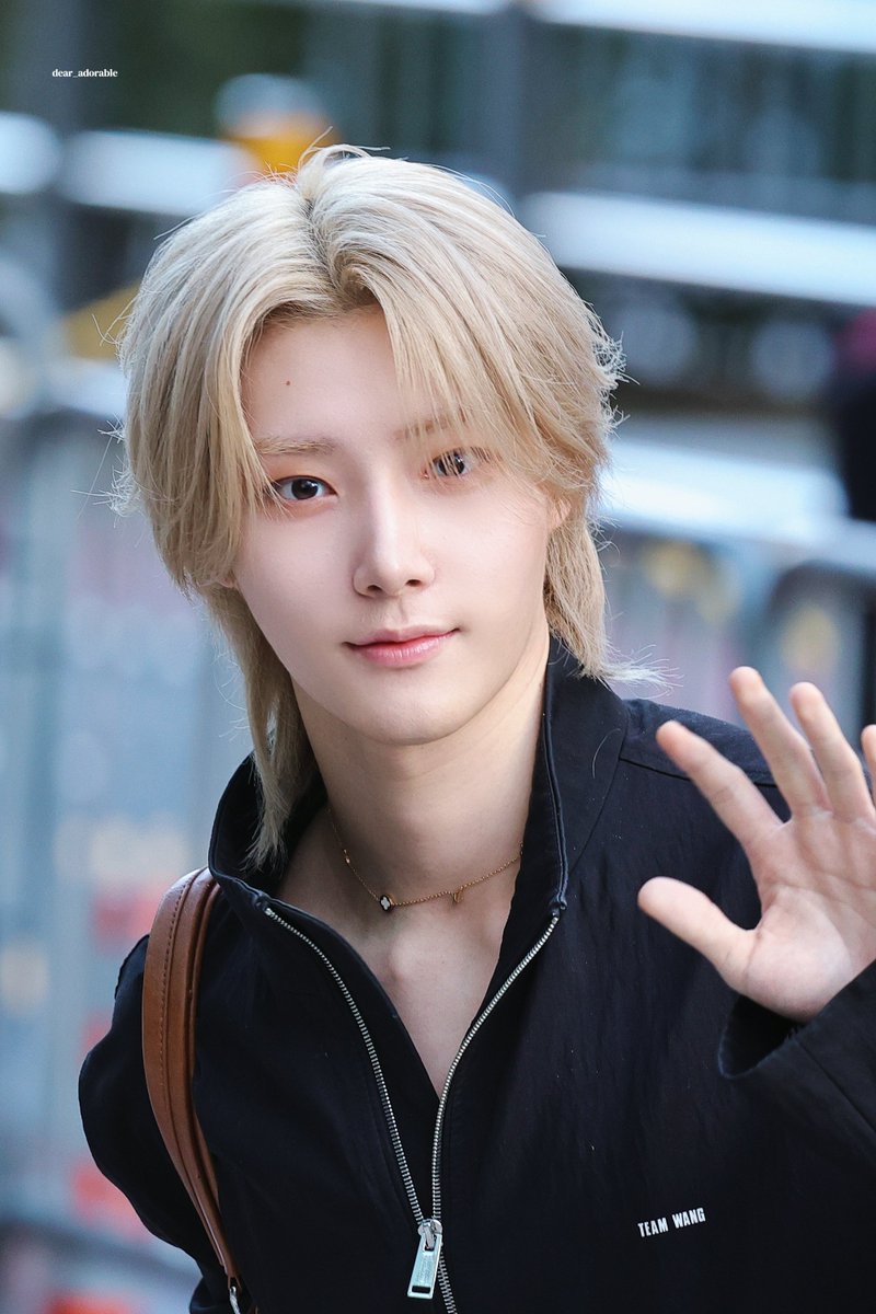 dear_adorable_'s tweet photo. 260918 뮤뱅 출근
♡♡♡
#리안 #RIAAN #하츠웨이브 #hrtzwav https://t.co/nbezbOBU27