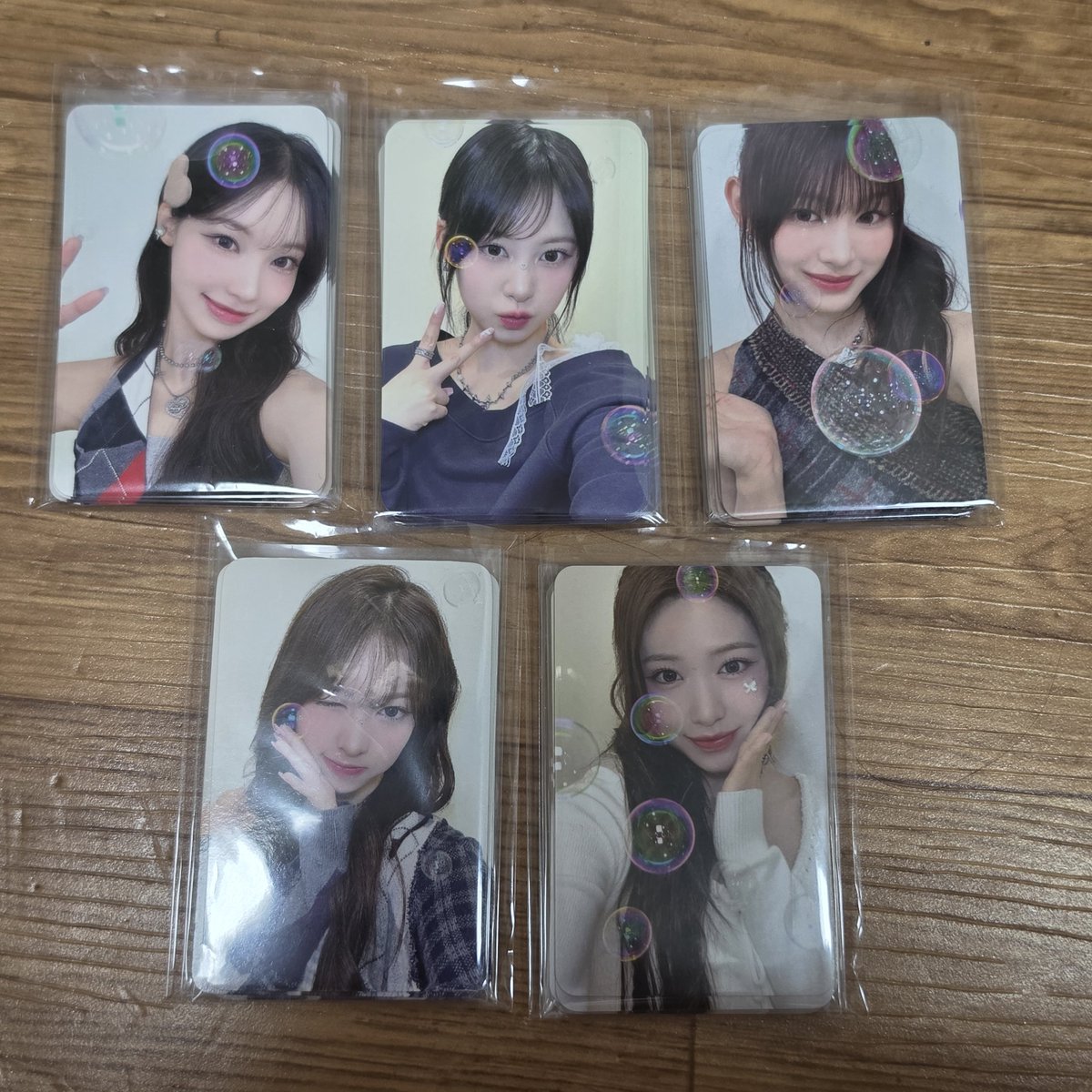 neisowq's tweet photo. 리센느 미공개 포토카드 양도

Only set / 세트로만 판매
1 : 4.0
2,3 : 5.0
4 : 7.0

반택(cu/gs/세븐) 0.2 / 일택 0.4
준등기 X

원이 리브 미나미 메이 제나 woni liv minami may zena 구매 판매 poca photocard rescene wts https://t.co/OuaiC63inJ