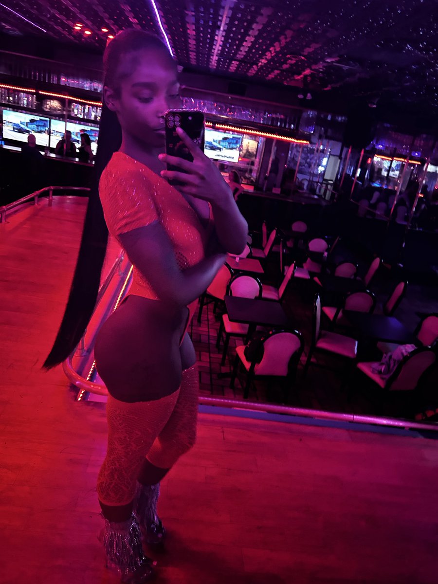 ItsLuLuBaddie's tweet photo. 🍫📲📲 https://t.co/w5LCvNhRhc