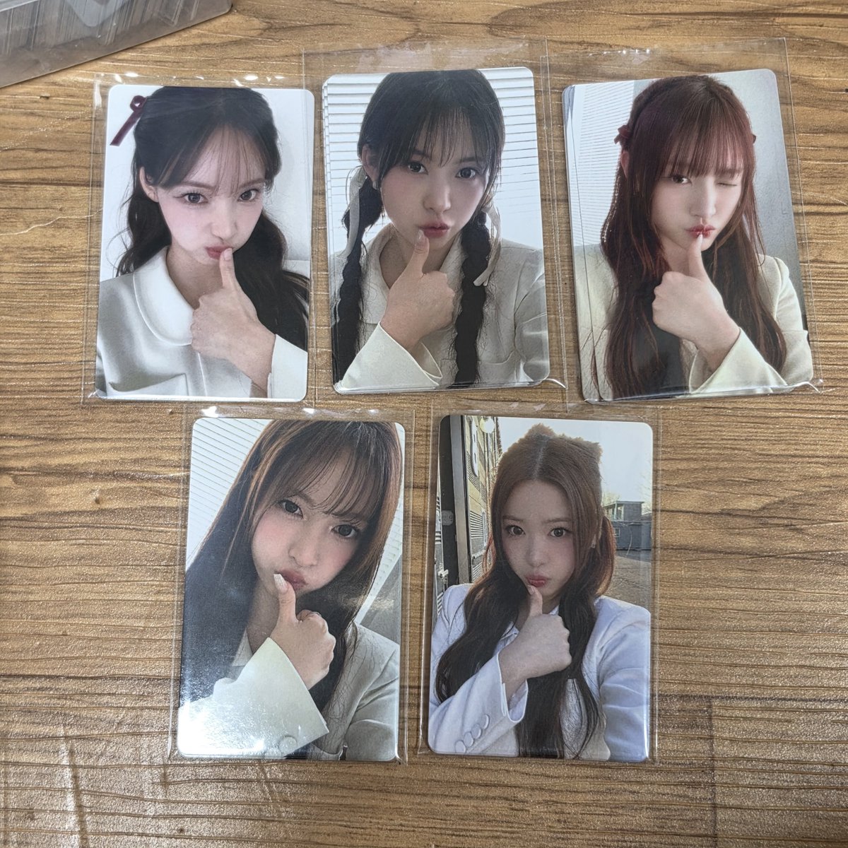 neisowq's tweet photo. 리센느 미공개 포토카드 양도

Only set / 세트로만 판매
1 : 4.0
2,3 : 5.0
4 : 7.0

반택(cu/gs/세븐) 0.2 / 일택 0.4
준등기 X

원이 리브 미나미 메이 제나 woni liv minami may zena 구매 판매 poca photocard rescene wts https://t.co/OuaiC63inJ