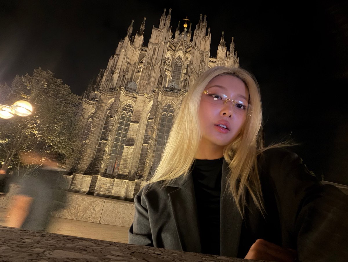foryoonchae's tweet photo. "loooooove cologne!!"

🎵 solange - dreams
📍 cologne, germany

personal ig post › 260917
「 #윤채 #YOONCHAE 🐚 #KATSEYE 」 https://t.co/qQyibDNeZ4