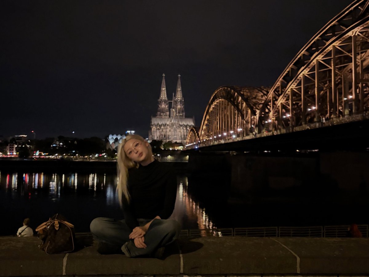 foryoonchae's tweet photo. "loooooove cologne!!"

🎵 solange - dreams
📍 cologne, germany

personal ig post › 260917
「 #윤채 #YOONCHAE 🐚 #KATSEYE 」 https://t.co/XTl5kbAP5N