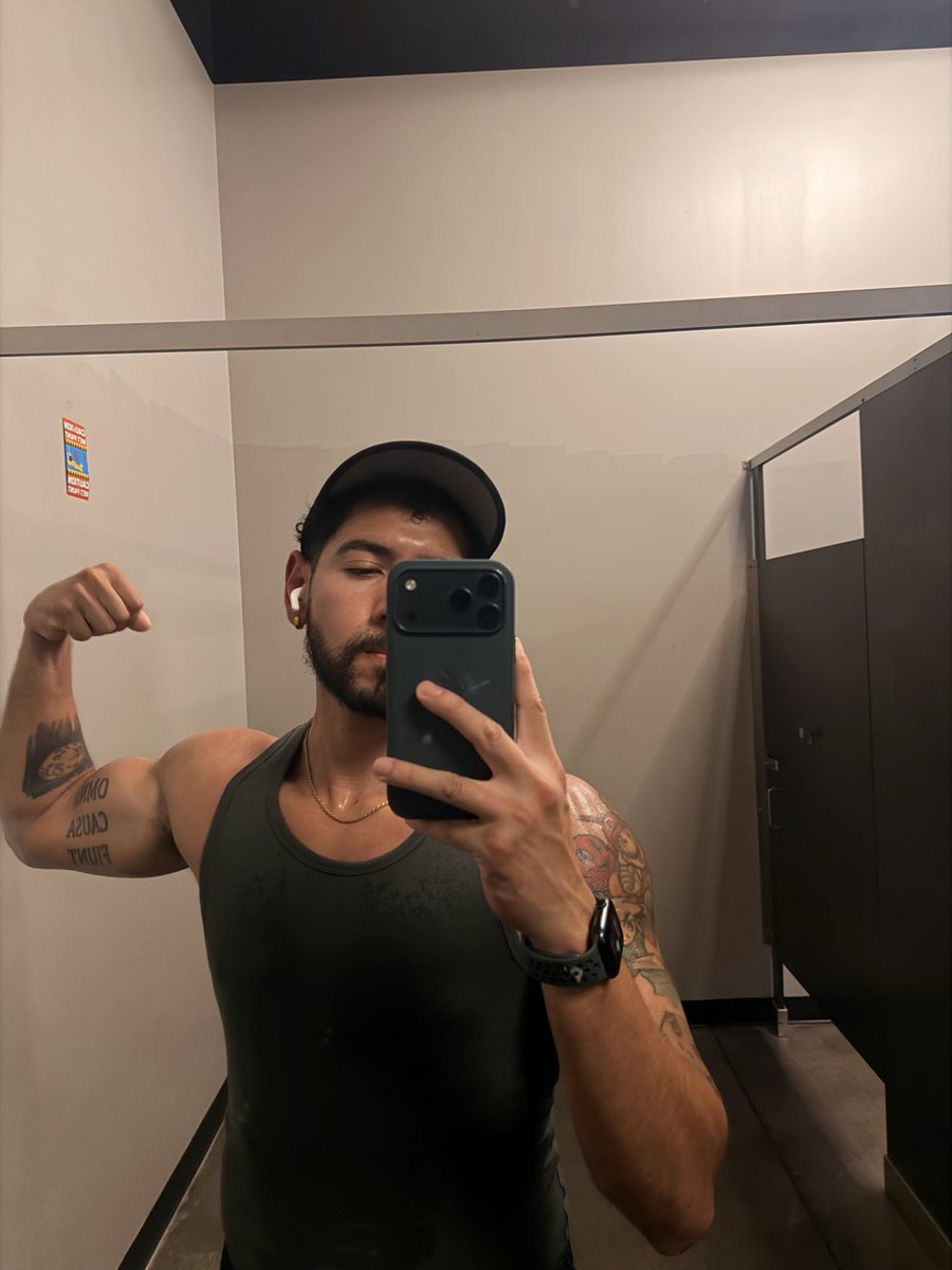 leguke's tweet photo. Arms and boulder day https://t.co/pCsvNRERBb