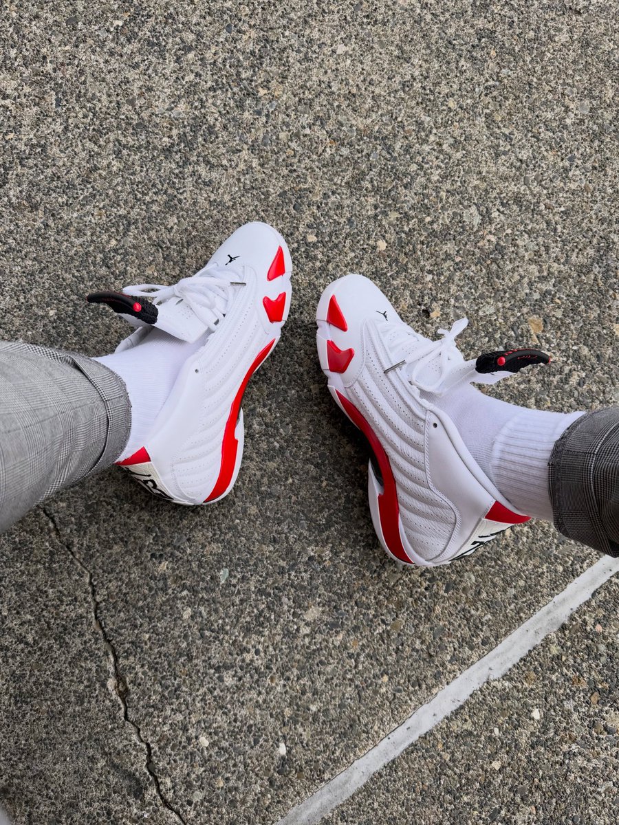 houseofheat's tweet photo. Candy Cane 14s 🍭🍬 https://t.co/YT0rUXgR0a