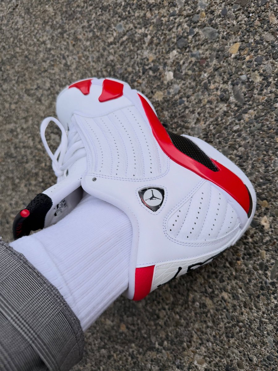 houseofheat's tweet photo. Candy Cane 14s 🍭🍬 https://t.co/YT0rUXgR0a