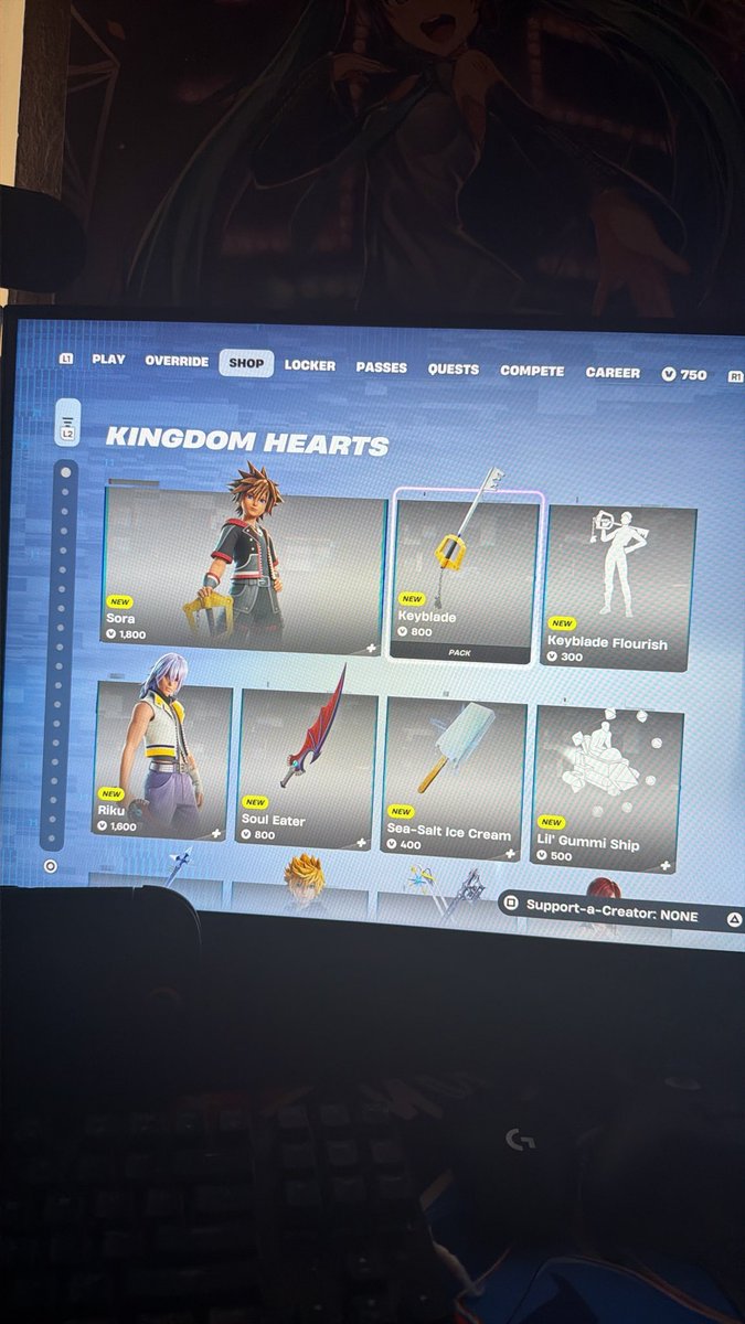 JeroRT69's tweet photo. I find it hilarious that we can’t have Lightsabers in Fortnite but we can have Keyblades 🤣🤣🤣
#Fortniteㅤㅤ https://t.co/doAFy33w0L