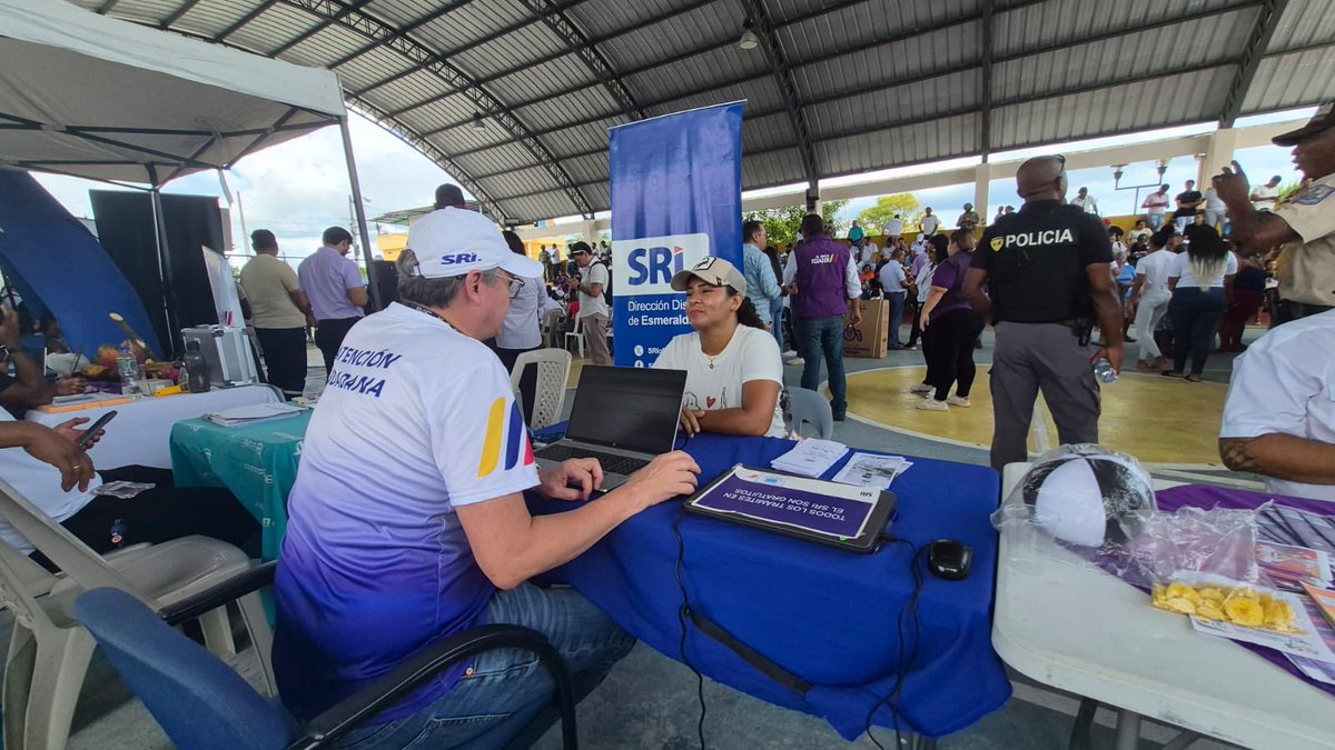 SRIoficialEc's tweet photo. #SRIenEsmeraldas 

Acercamos nuestros servicios a la ciudadanía mediante una #BrigadaMóvilSRI  realizada en el coliseo de la parroquia Tachina, brindando una atención accesible a la ciudadanía en: 

🧾 Inscripción del RUC
🔑 Claves
👥 Atención a grupos prioritarios

💪🏼🇪🇨 https://t.co/5knIR5tsOQ