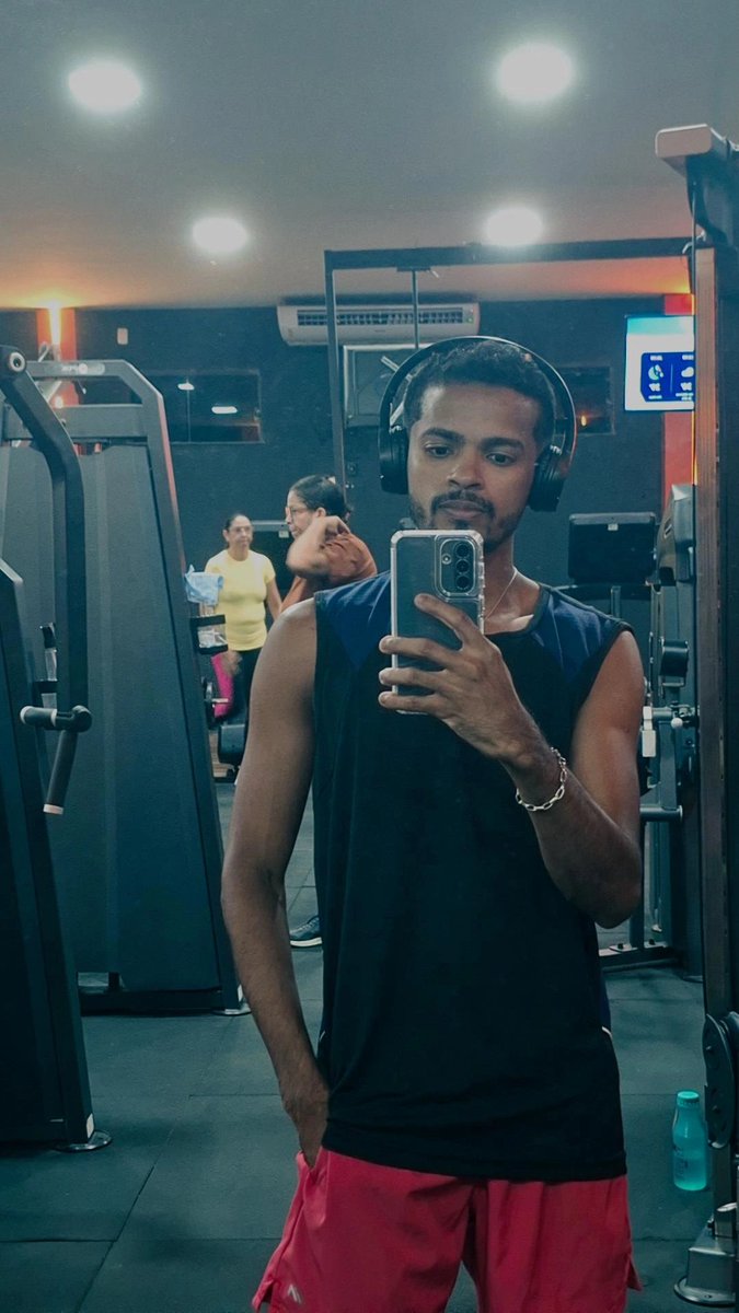 Antonio79466880's tweet photo. ➕️1💪📌
#slz #rotina #viral #brasil #newpost #gym #boy https://t.co/y7v2RvHX2U