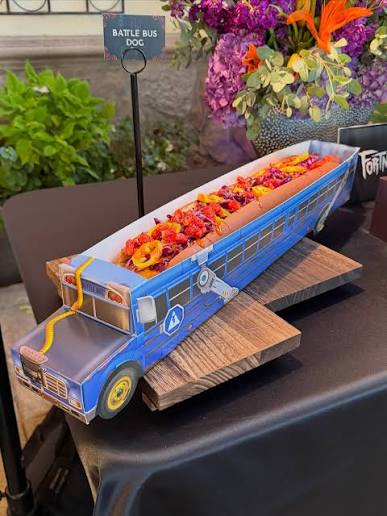 MrSnipeywolf's tweet photo. @BoxcarFox Clearly you want the Battle bus dog https://t.co/VLKvSVeVzw