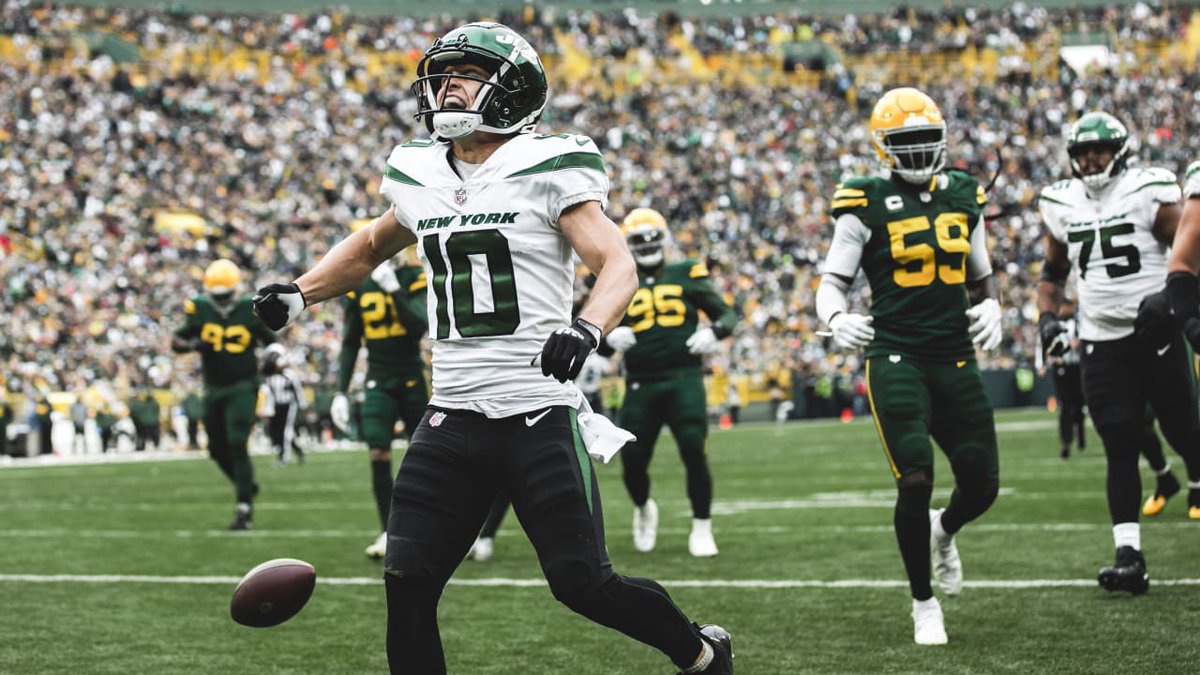 NFL_sts's tweet photo. 📚 Estos dos equipos se han enfrentado en sólo 14 ocasiones a ser duelo interconferencia. Increíblemente los Jets lideran la serie 9-5, Green Bay ha ganado 3 de los últimos 5 enfrentamientos y en estos 5 duelos recientes el promedio de puntos entre ambos equipos ha sido de 46.2, por lo que hay una tendencia promedio con inclinación a las altas.