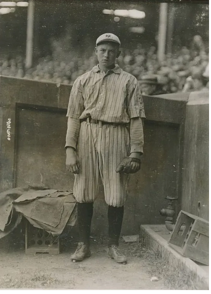Jimfrombaseball's tweet photo. "You never really know baseball until you put on a pair of cleats and get out and play it;
And if you play for five years, you still don't really know what it's about."
"Schoolboy" Waite Hoyt.
Was a child baseball prodigy from Flatbush who started throwing batting practice for Brooklyn Robins and John McGraw’s New York Giants when he was barely 15 years old.
That year, the "Schoolboy" led three different amateur teams to their Summer League Championships, pitched back to back no-hitters for his High School team at Erasmus Hall.
Hoyt made National news when he became the youngest player ever to sign a major league contract.
Waite Hoyt also became a vaudeville star who swapped dirty jokes with Mae West and drank champagne with Al Capone, a philosophizer who bonded with Lou Gehrig over the meaning of life and a funeral director who left a body chilling in his trunk while pitching an afternoon game at Yankee Stadium.
Waite “Schoolboy” Hoyt.
New York Giants batting practice pitcher.
Age 15, 1915.