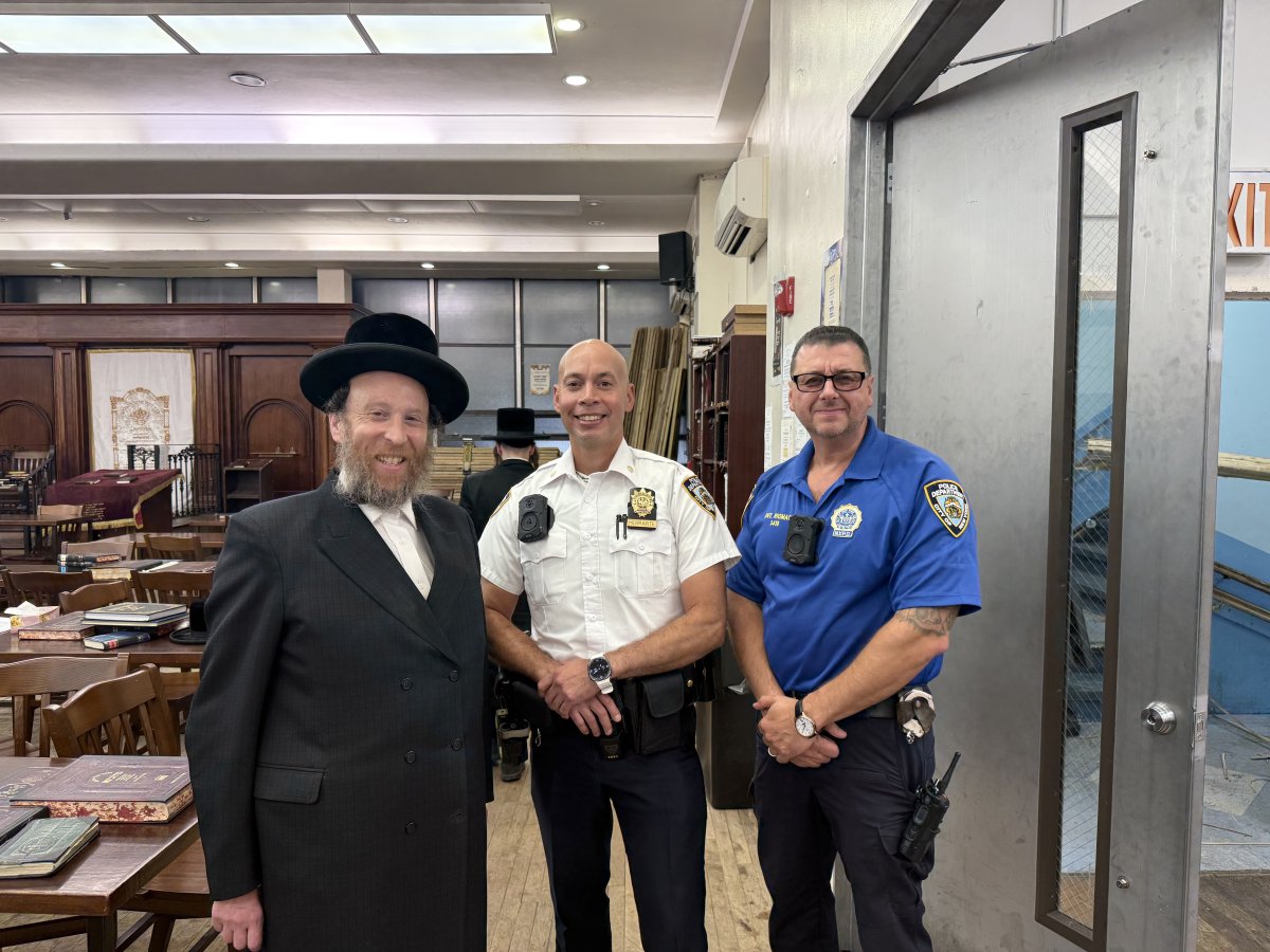 NYPD66Pct's tweet photo. The NYPD 66th Pct Commanding Officer and Community Affairs officers visited our local synagogues ahead of Yom Kippur. We remain committed to working with our houses of worship and community partners to help ensure a safe and secure holiday for all. 🕍👮‍♂️ https://t.co/q656dPocUT