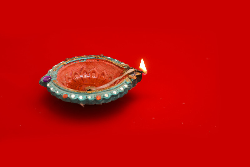zmy3ot's tweet photo. Today marks the first day of Diwali! Lighting diyas with family, sharing sweets, and sending warm wishes to everyone near and far. Happy Festival of Lights!， https://t.co/Bkp9TO18CM