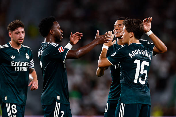 RM4Arab's tweet photo. 🚨🗣️ ألبرتو لوبيز فراو (أوندا ثيرو) "ريال مدريد لا يزال يعاني من مشكلة على المستوى الكروي". https://t.co/NEvyDFyQMA